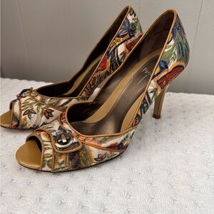 Linea Paolo size 9 peep toe heels